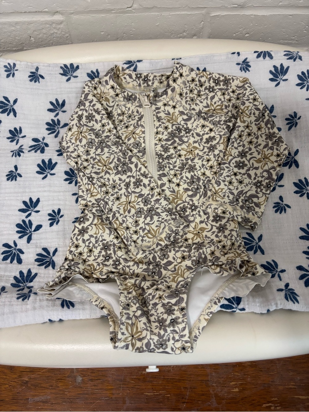 Rylee and cru rashguard, Long-Sleeve Floral One-Piece Swimsuit in Cream and Gray